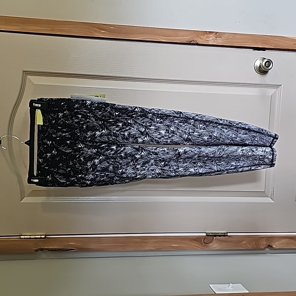 NWT All in Motion XS Regular High Rise 7/8 Black And White Marble Leggings